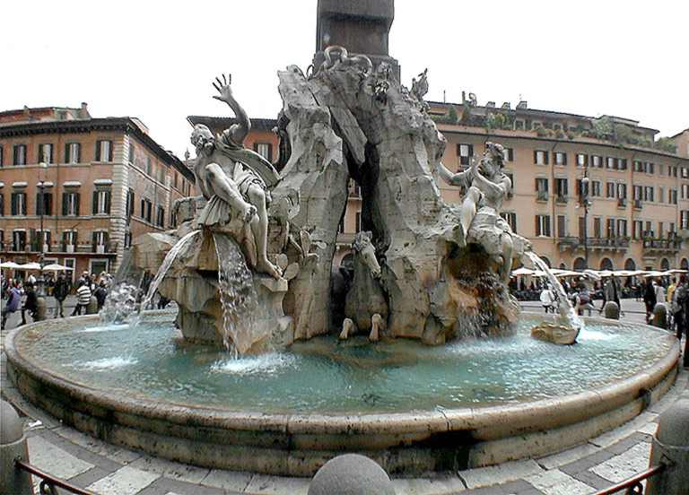 Pietre che raccontano le origini del mondo..il foro romano..il ... Fontana in calcestruzzo interne